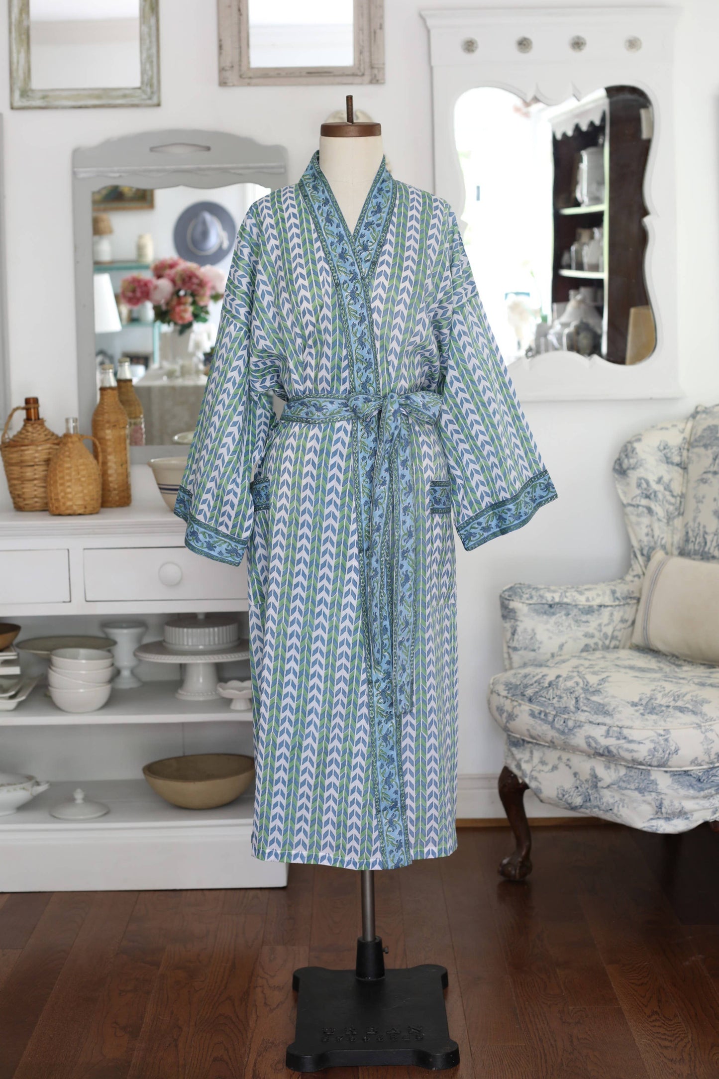 Kimono Robe Larisa with Envelope, 48"